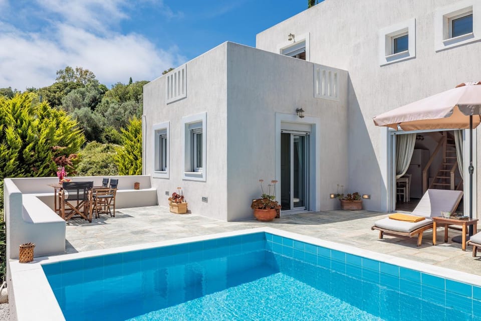 Swimming pool, sunbed