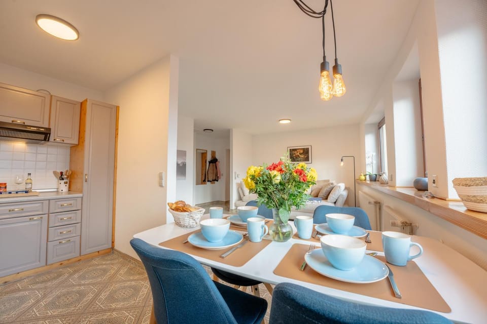 Living room, Food and drinks, Seating area, Food, minibar, pet friendly, stove