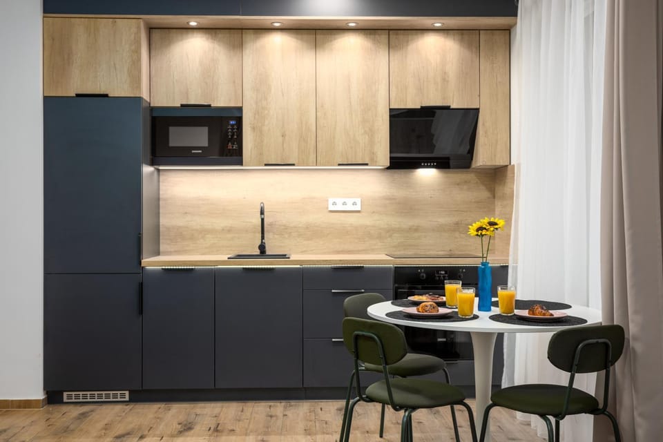 Kitchen or kitchenette, Dining area, oven, stove