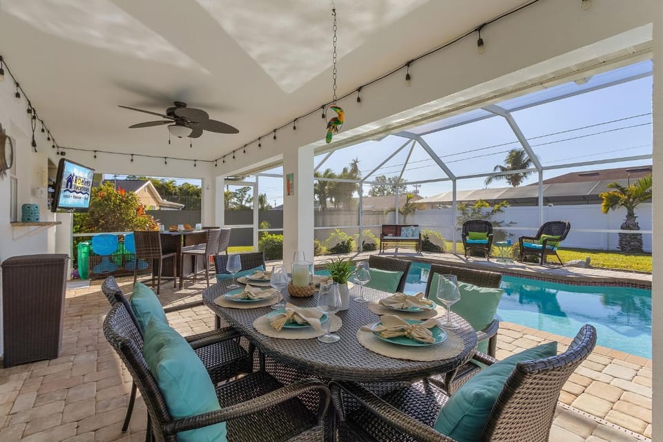 Bicycles, Heated Pool, Pet-Friendly - Villa Turquesa - Roelens House in Cape Coral
