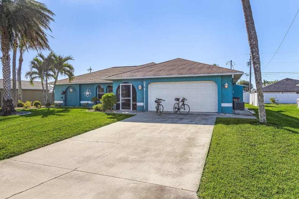 Bicycles, Heated Pool, Pet-Friendly - Villa Turquesa - Roelens House in Cape Coral