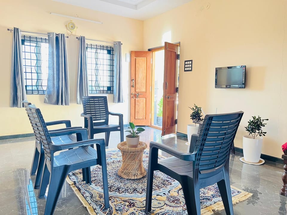 TV and multimedia, Living room, Seating area