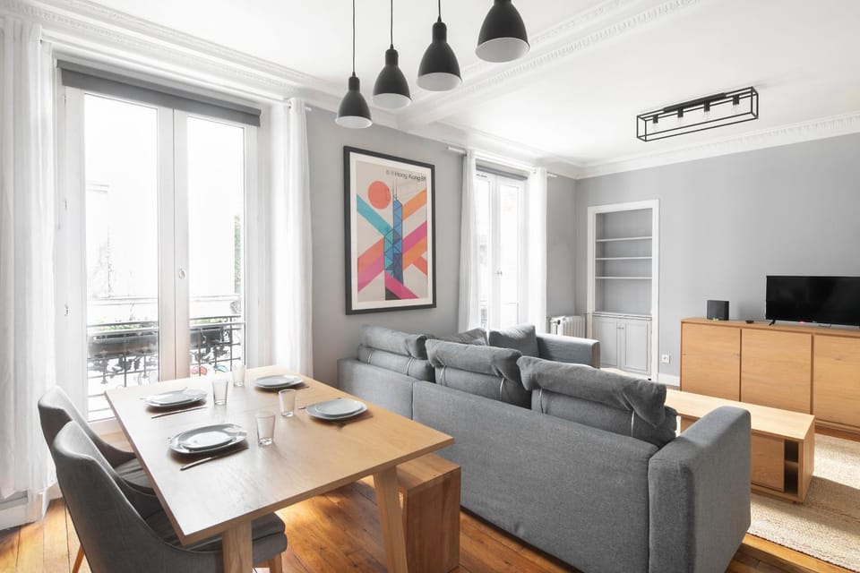 TV and multimedia, Living room, Seating area, Dining area