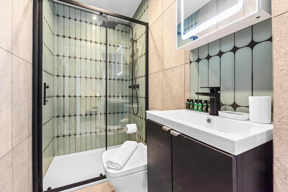 Shower, Bathroom, towels