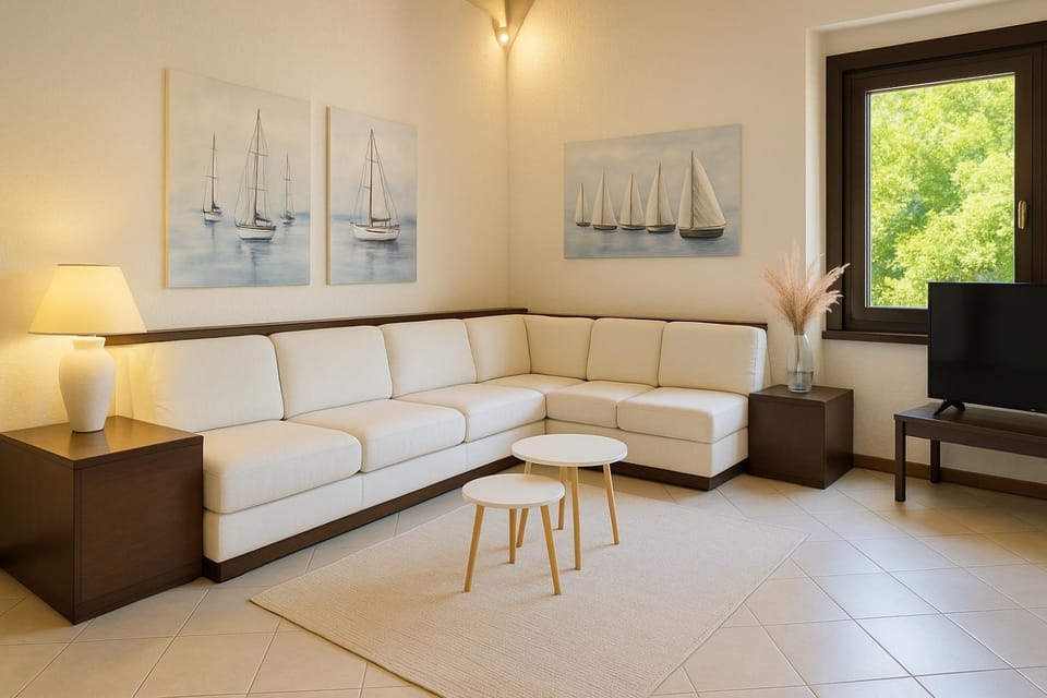 Communal lounge/ TV room, TV and multimedia, Living room, Seating area