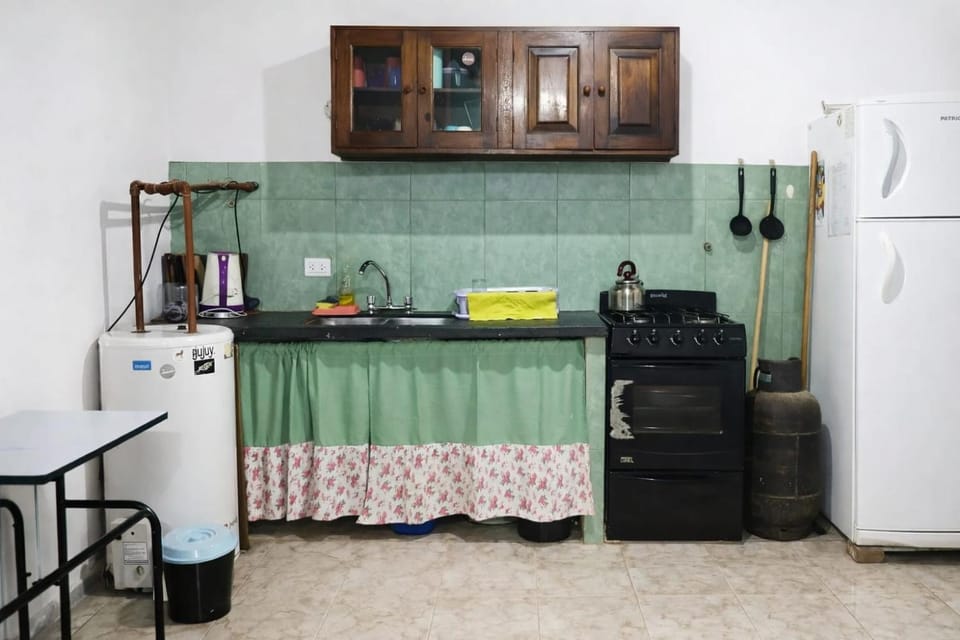 Kitchen or kitchenette, dishwasher, oven