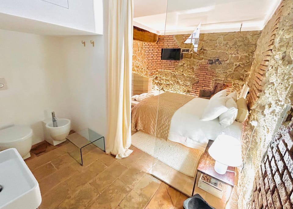 Toilet, Bed, Bathroom, Photo of the whole room, Bedroom, towels