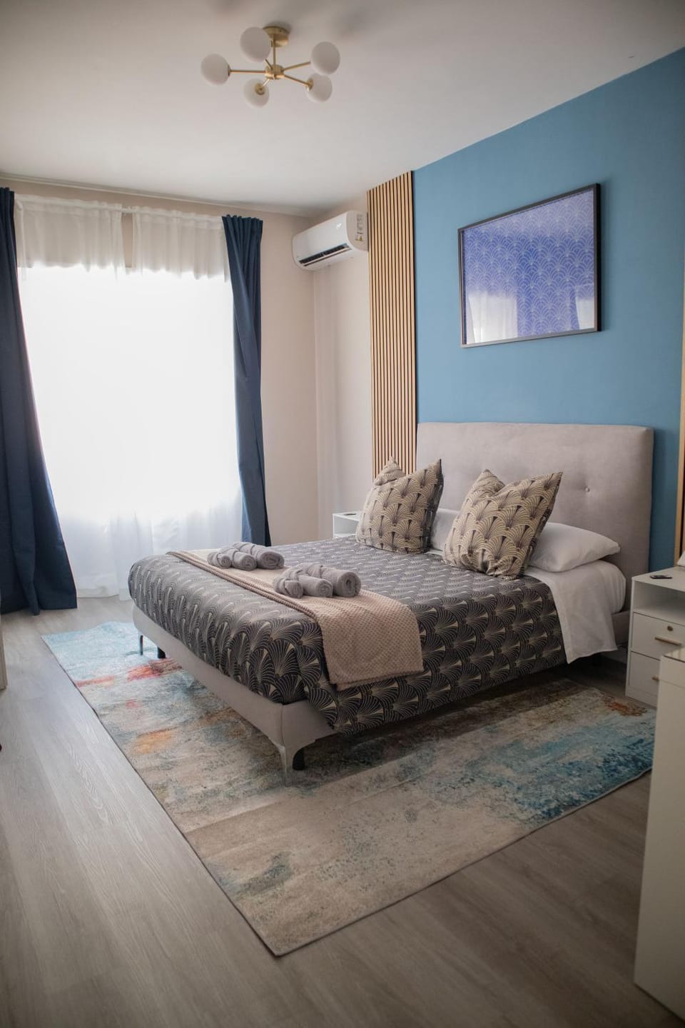 Bed, Photo of the whole room, Bedroom, air conditioner