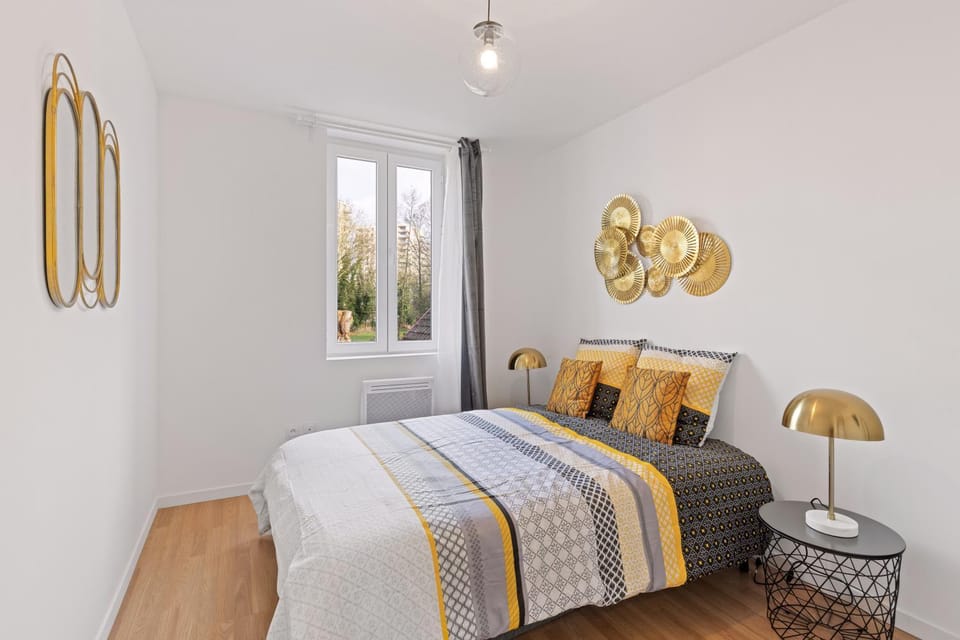 Bed, Photo of the whole room, Bedroom