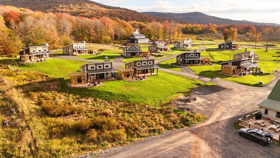 Valley View Resort Cabin #3, 1-Bed, Modern-Luxury with Hot Tub in Canaan Valley, WV Cabin in Dry Fork