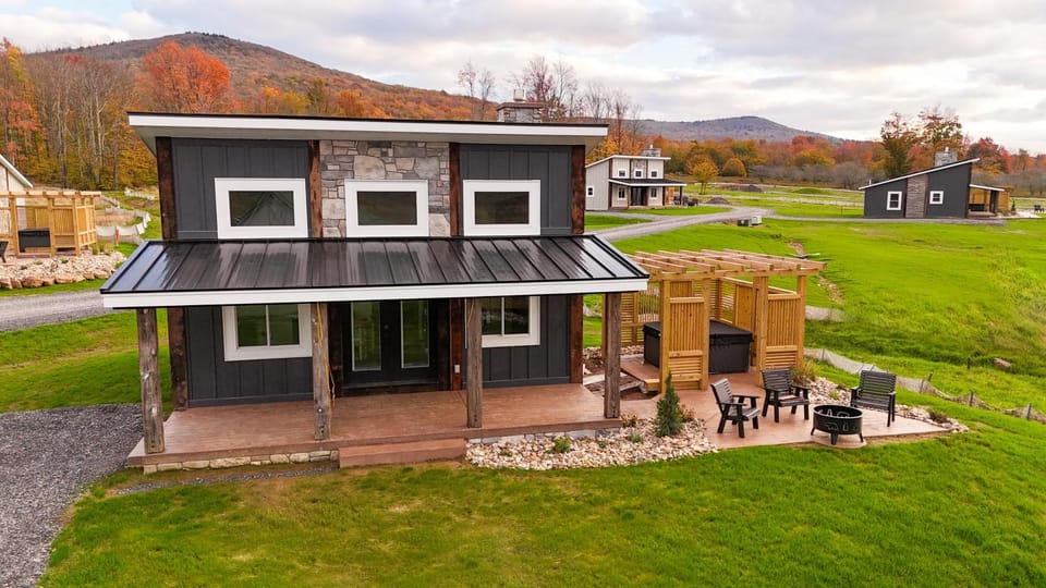 Valley View Resort Cabin #3, 1-Bed, Modern-Luxury with Hot Tub in Canaan Valley, WV Cabin in Dry Fork