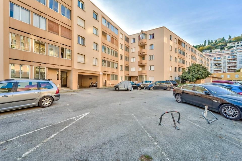 Modern 2BR Flat - Haut de Nice Apartment in Nice