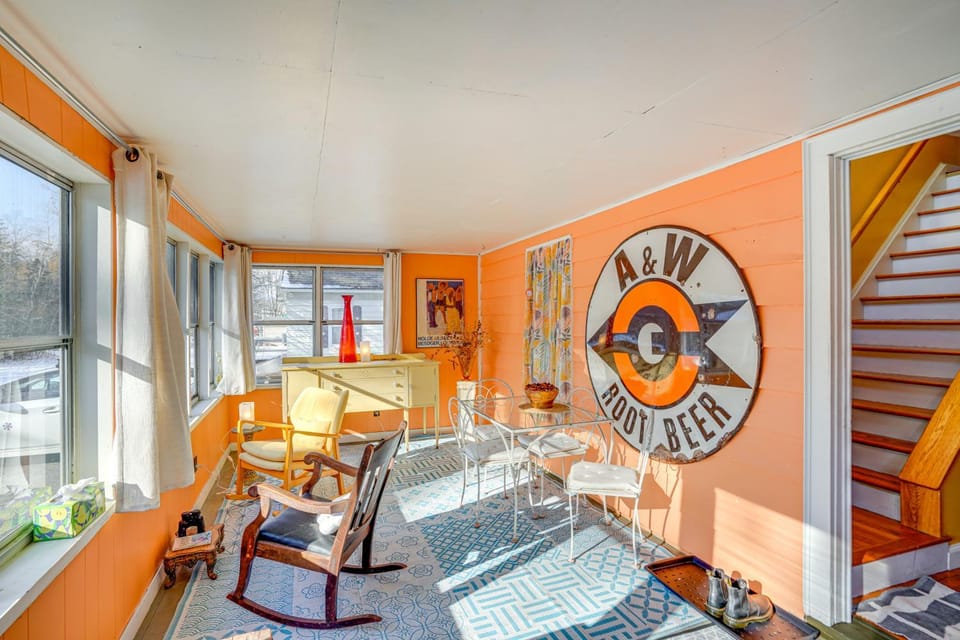 1 Mi to Dtwn: Beautiful Home in Williamstown! House in Williamstown