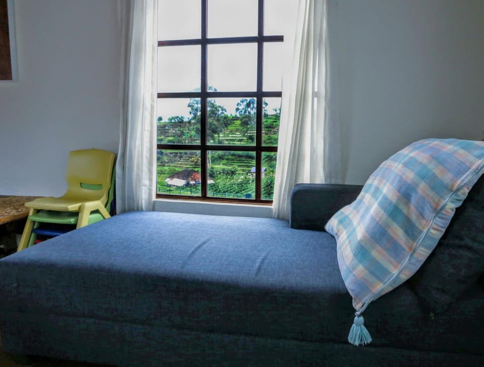 Bed, Living room, Seating area