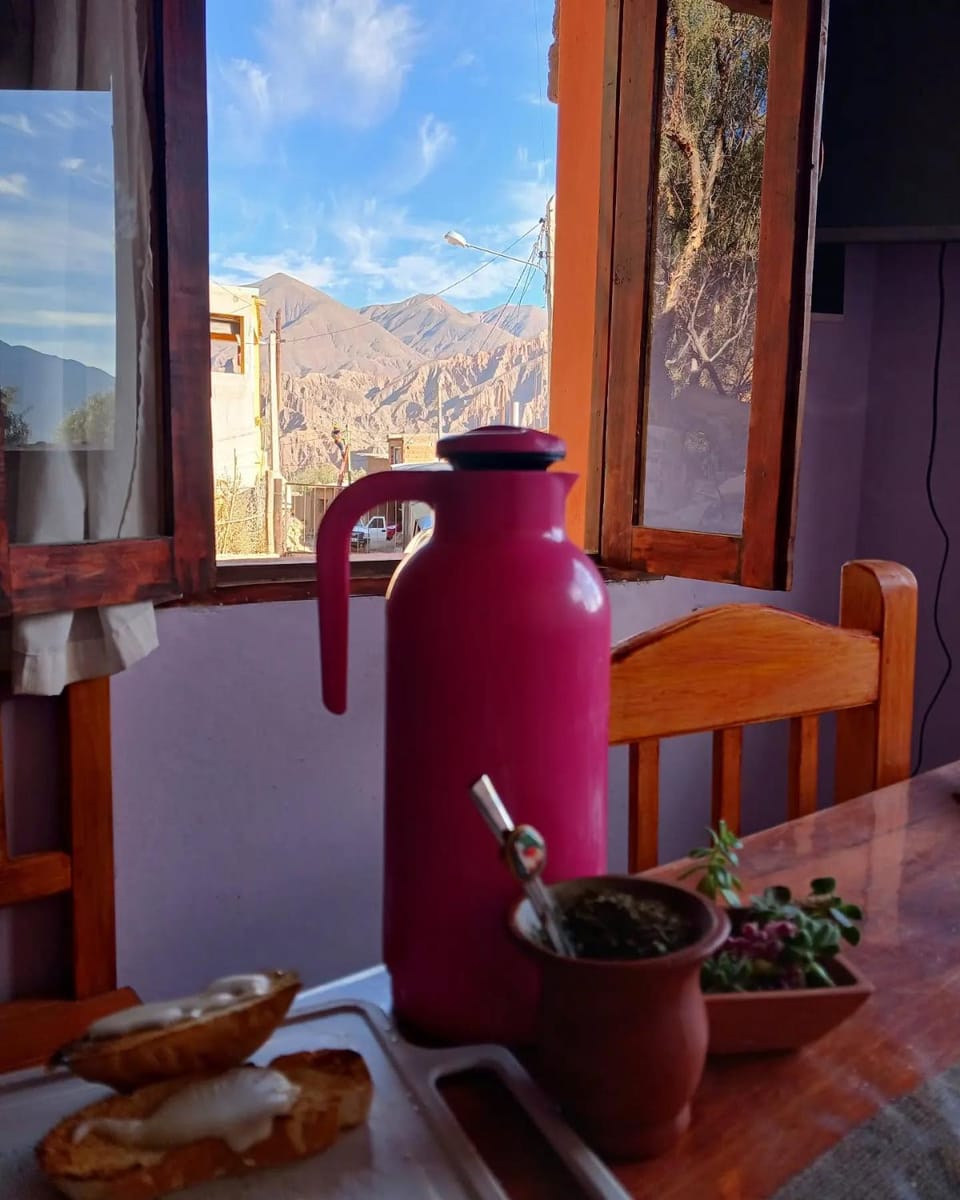 Day, Natural landscape, Food and drinks, Dining area, Mountain view