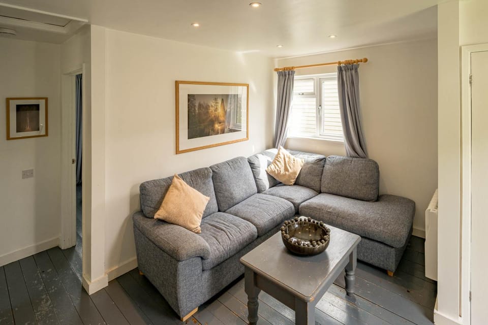 Oak Cabin Overlooking Bedgebury Forest Cabin in Rother District