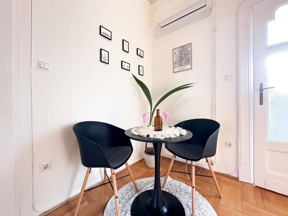Living room, Dining area, air conditioner