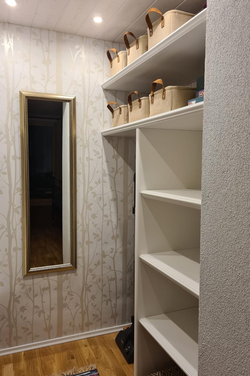 Open Air Bath, flat iron, wardrobe