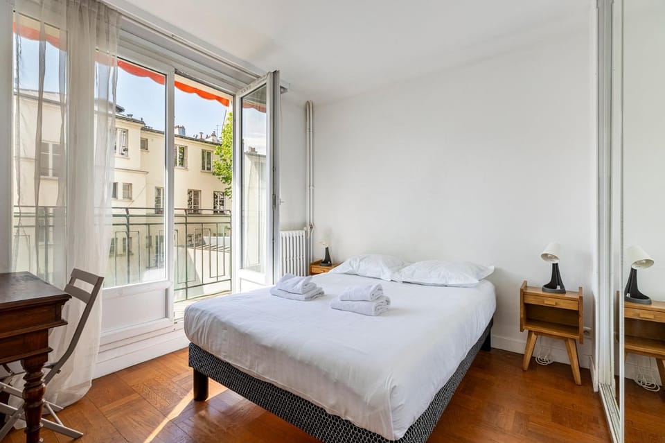Appartement lumineux + terrasse – Hypercentre Paris Apartment in Paris