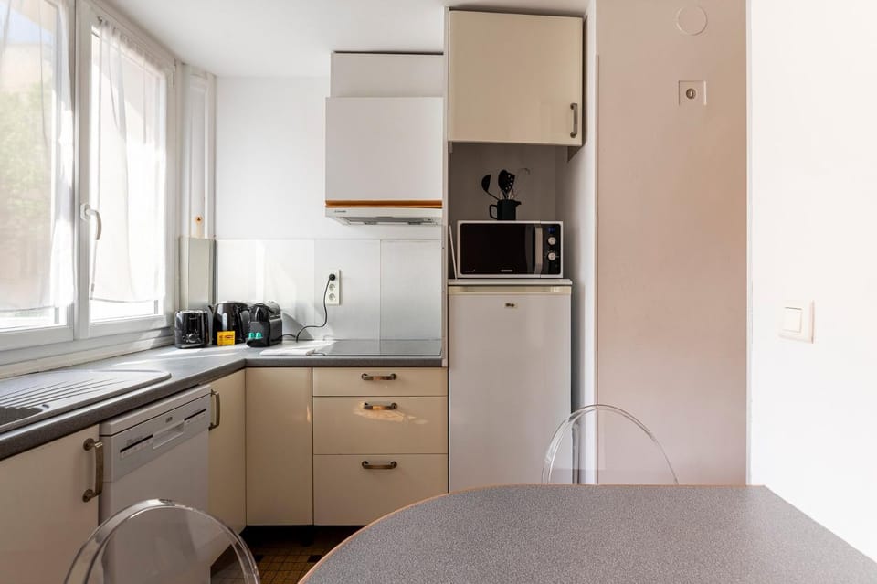 Appartement lumineux + terrasse – Hypercentre Paris Apartment in Paris