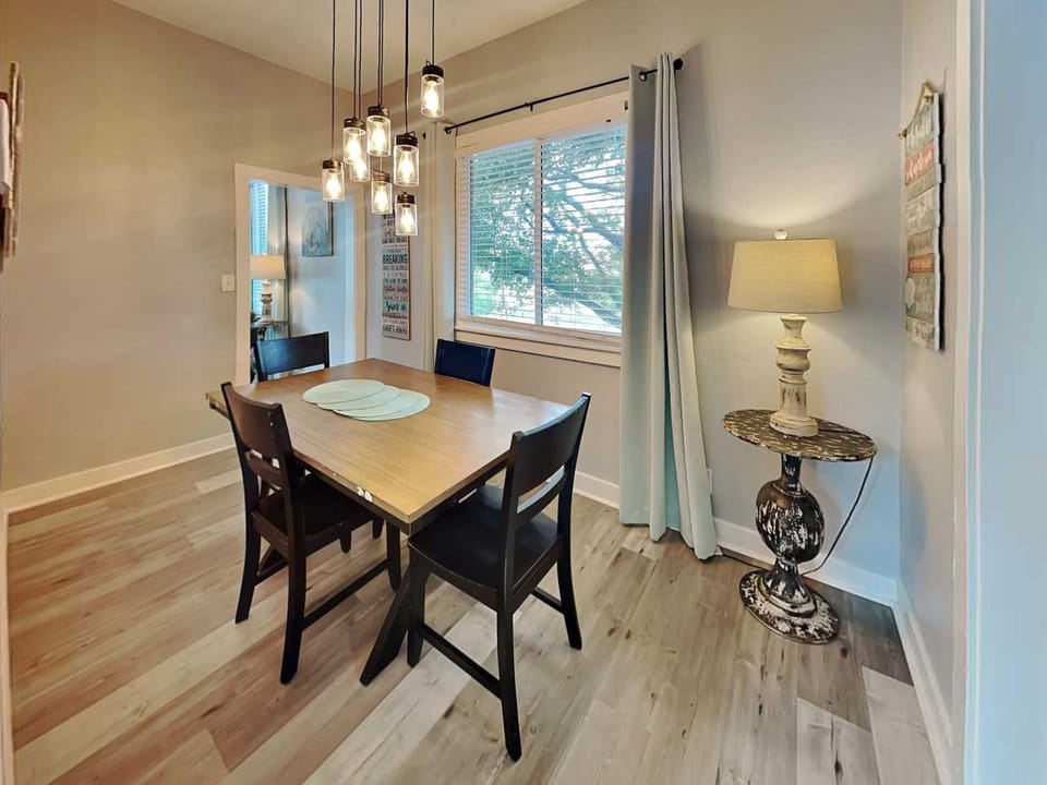 Seating area, Dining area, furniture