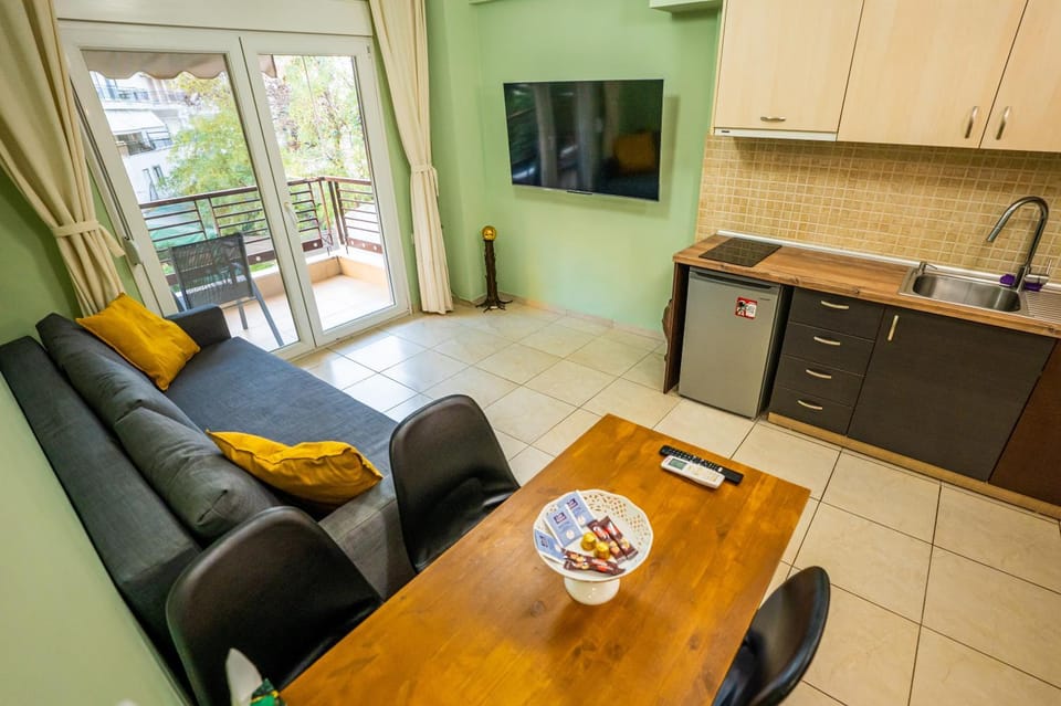 TV and multimedia, Coffee/tea facilities, Kitchen or kitchenette, Living room, Food and drinks, Seating area, Dining area, Food, minibar, pet friendly, stove