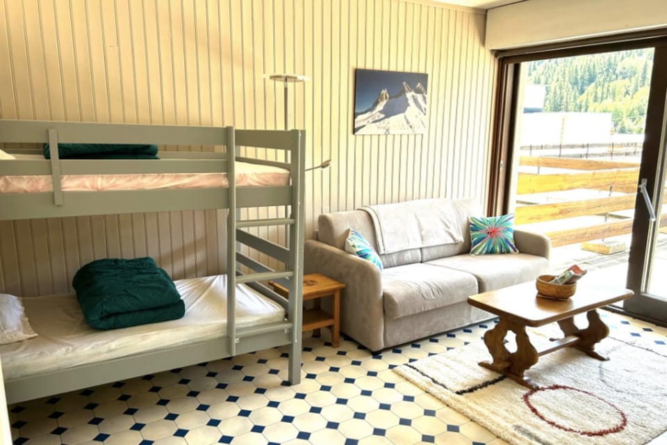 Mountain Apartment With Terrace Apartment in Saint-Chaffrey