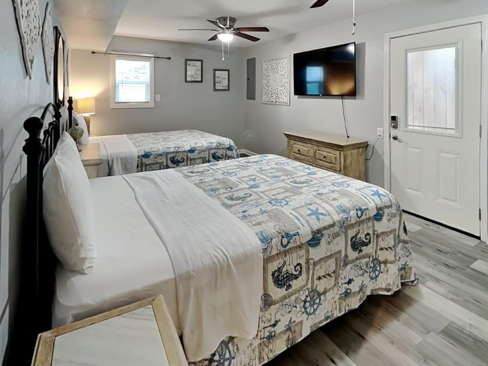 Bed, TV and multimedia, Bedroom, furniture