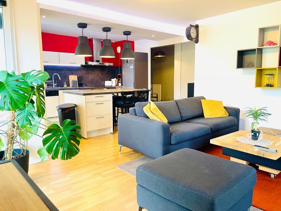 Living room, Dining area