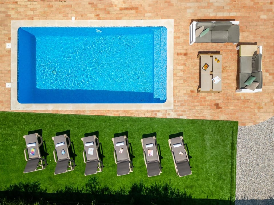 Pool view, Swimming pool, sunbed