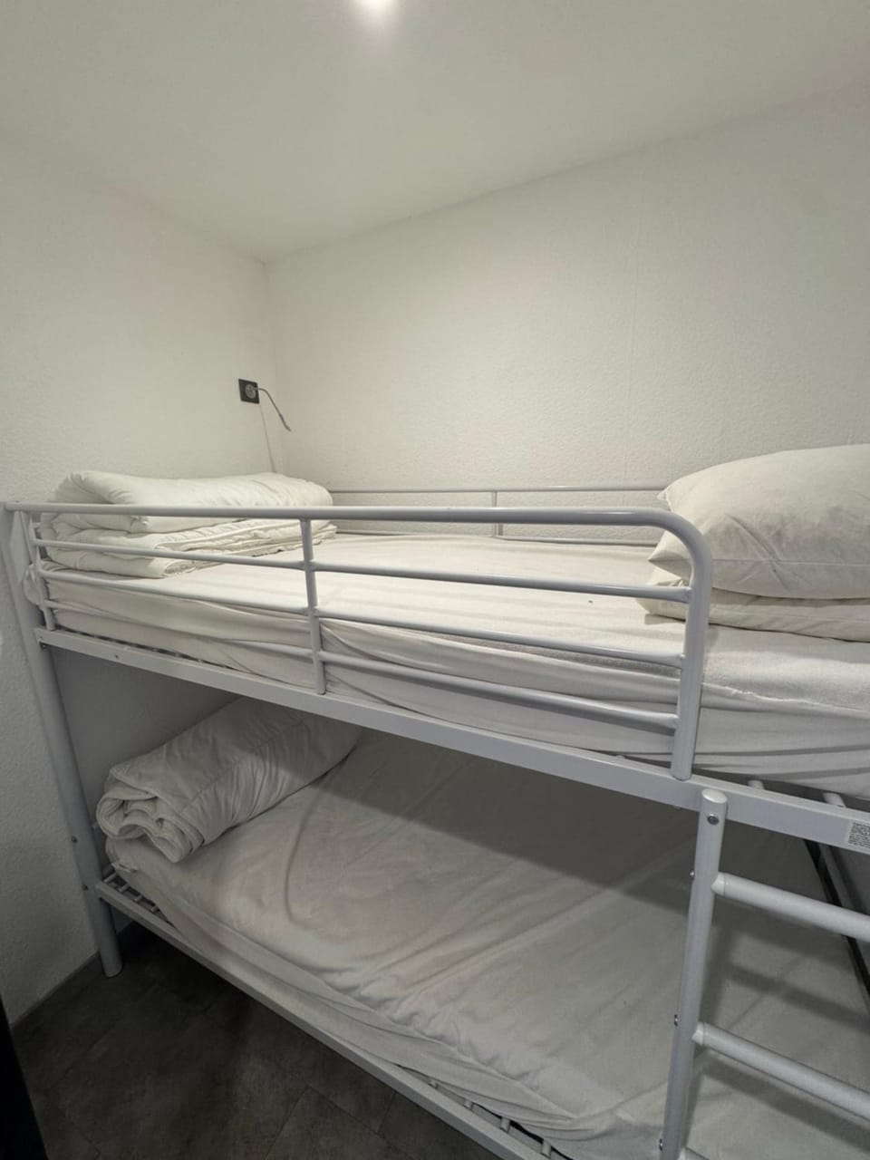 Bed, Photo of the whole room, Bedroom, bunk bed
