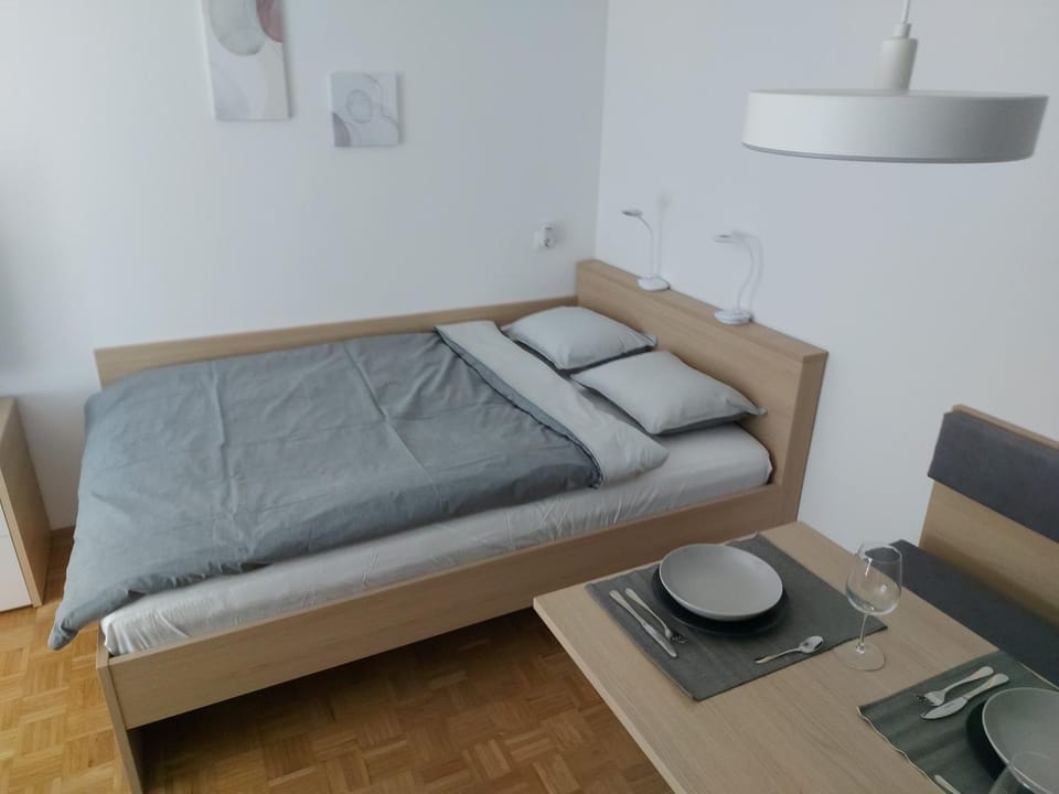Bed, Photo of the whole room