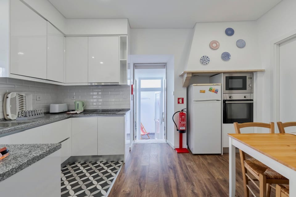 Kitchen or kitchenette, Dining area, dishwasher, oven, stove, toaster