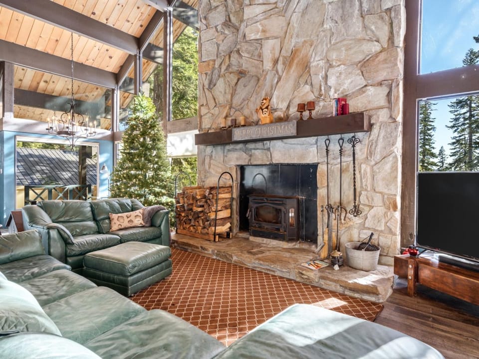 Awesome Home Above the Lake - Dogs Welcome VH315 House in Bear Valley