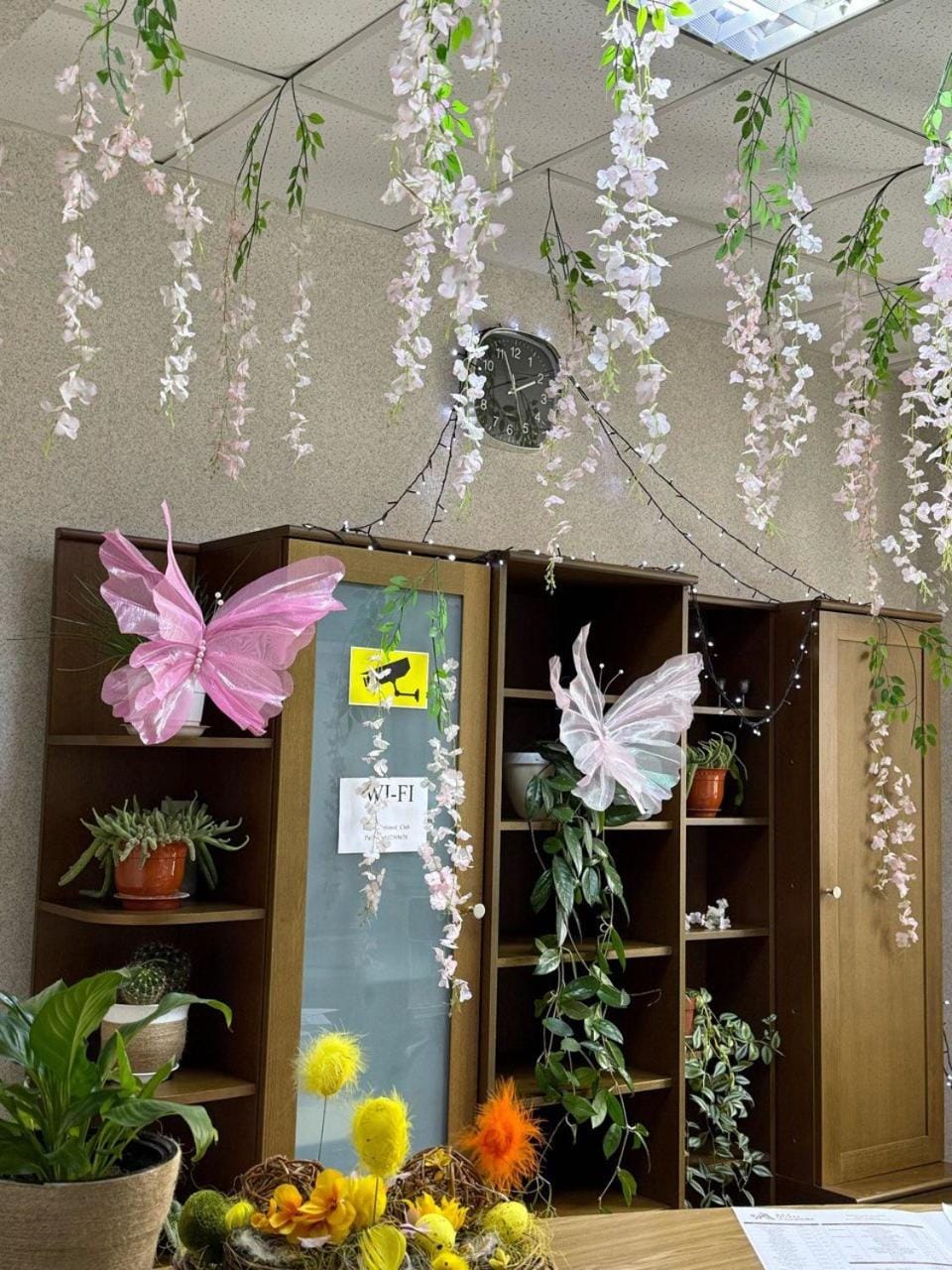 Spring, Lobby or reception