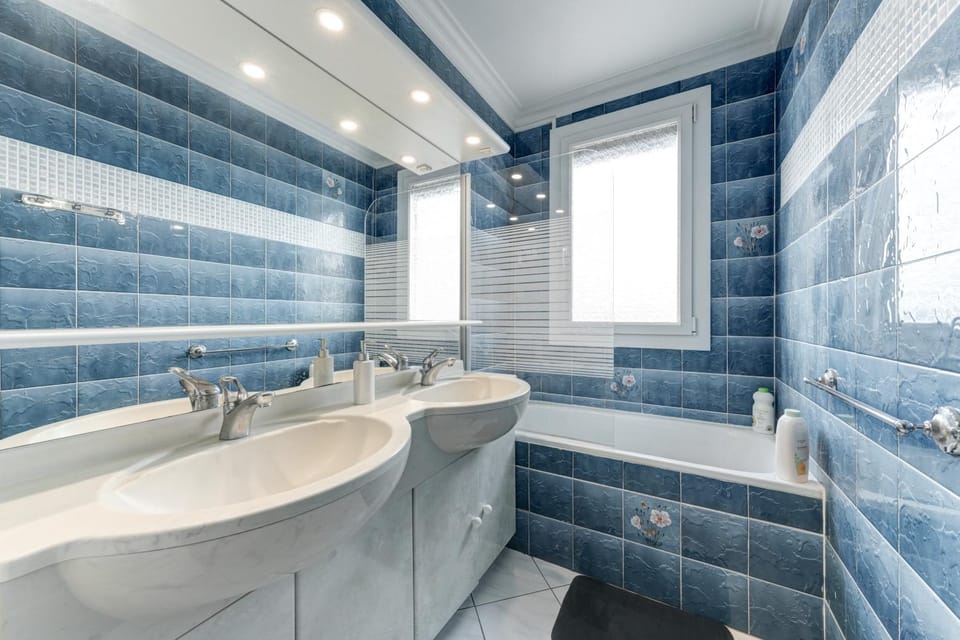 Bathroom, Bath