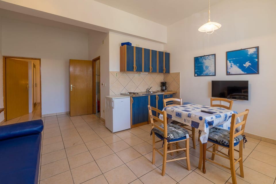 Preiswertes Familienapartment nur 100 Meter zum Strand mit privater Terrasse Apartment in Crikvenica