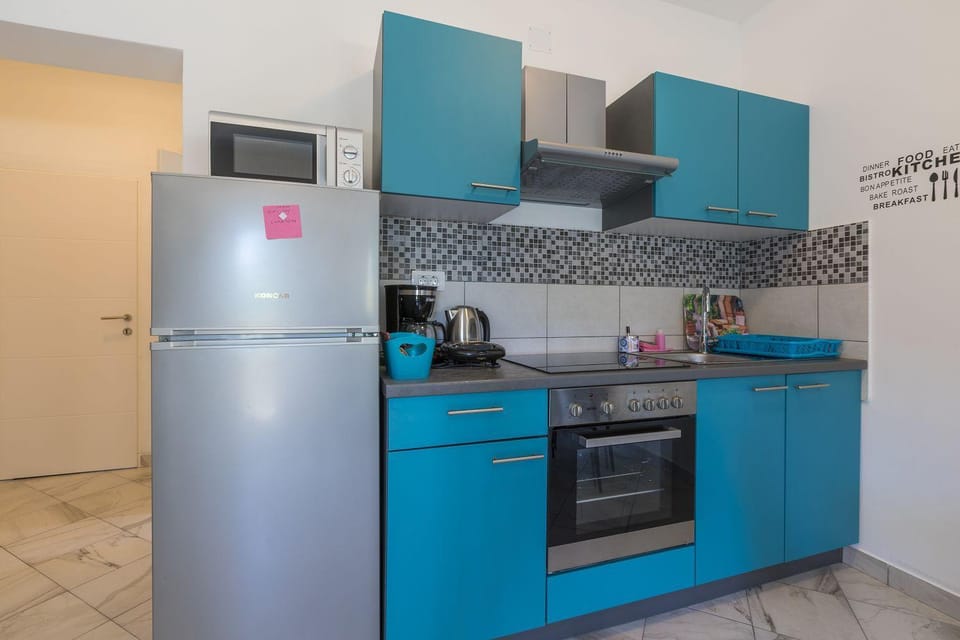 Hundefreundliches Apartment mit BBQ, privatem Balkon und nur 700 Meter zum Strand Apartment in Crikvenica
