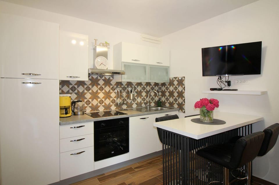 Hundefreundliches Apartment nur 250 Meter zum Strand mit mediterranem Garten Apartment in Poreč