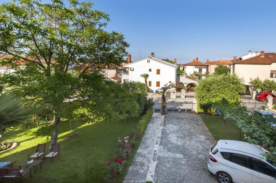 Modernes Apartment nur 10 Gehminuten zum Strand von Rovinj mit Privatparkplatz Apartment in Rovinj