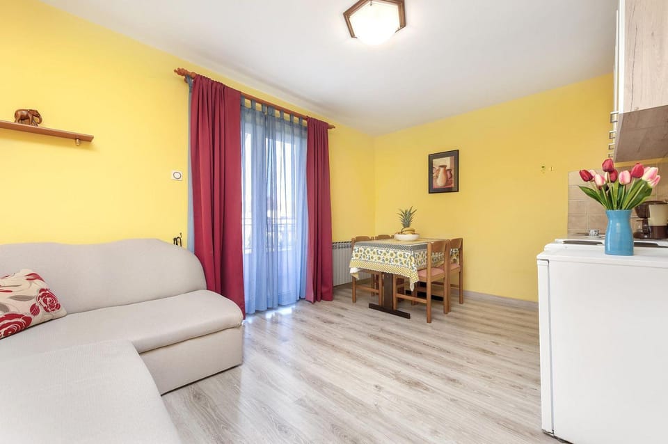 Modernes Apartment nur 10 Gehminuten zum Strand von Rovinj mit Privatparkplatz Apartment in Rovinj
