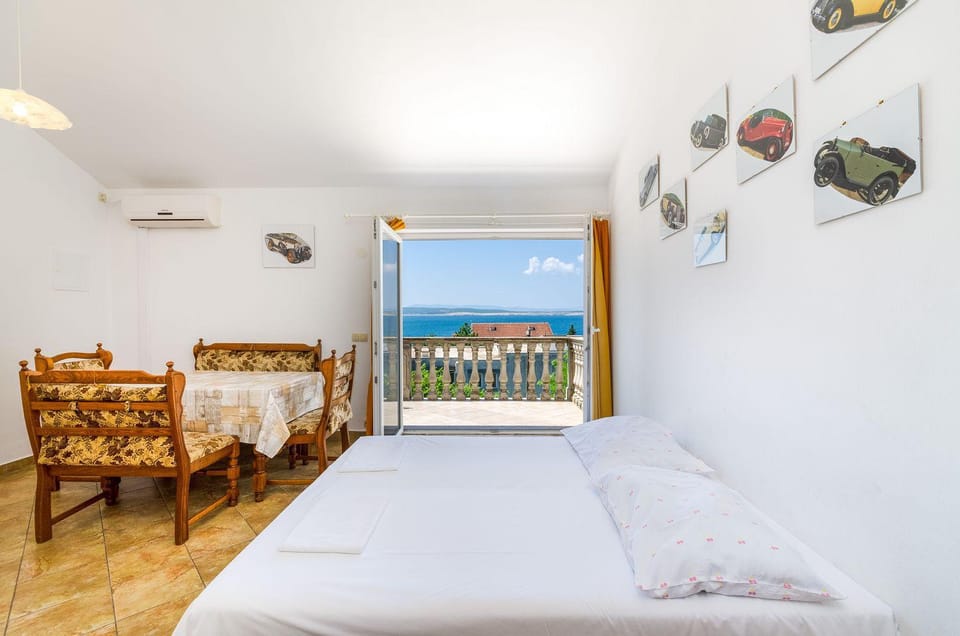 Preiswertes Apartment nur 100 Meter zum Strand mit Meerblick Apartment in Crikvenica