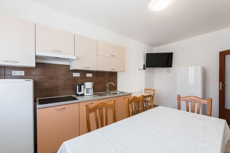 Malerisches Apartment nur 700 Meter zum Sandstrand mit herrlichem Meerblick, Pool, Grill Apartment in Crikvenica