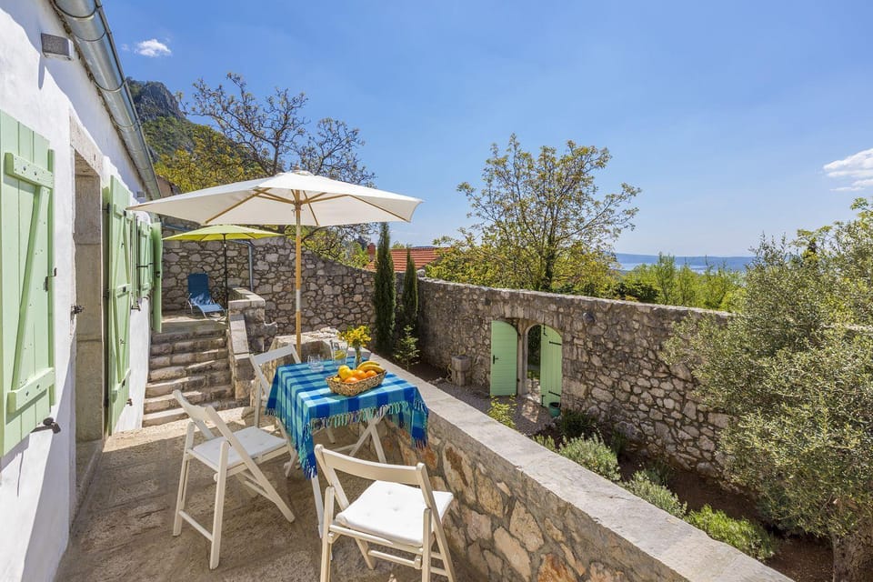 Einzigartiges mediterranes Steinhaus mit Meerblick, Chillout-Bereich, Bike, BBQ, WiFi House in Primorje-Gorski Kotar County