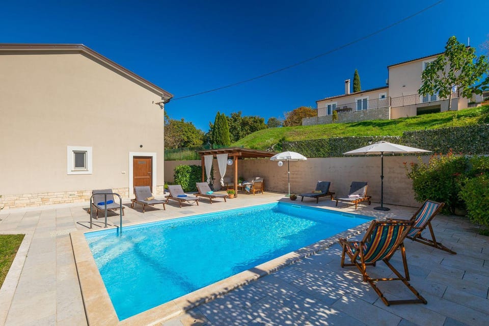 Traumhafte Finca mit Tischtennis, Spielplatz, Basketballplatz, Privatpool, Outdoor-Kueche House in Istria County