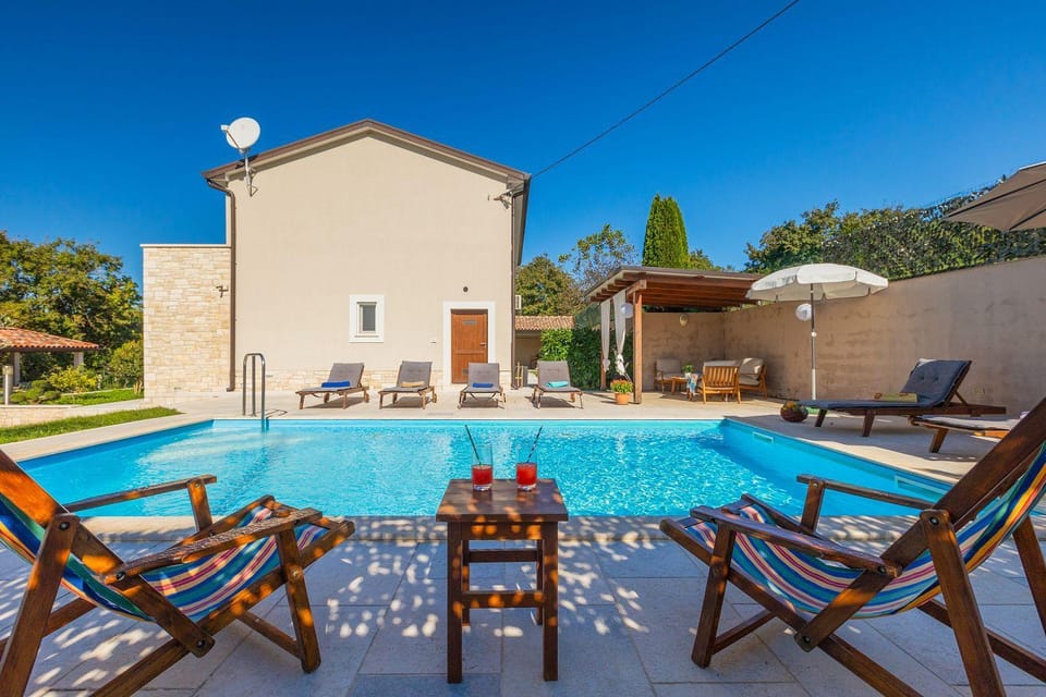 Traumhafte Finca mit Tischtennis, Spielplatz, Basketballplatz, Privatpool, Outdoor-Kueche House in Istria County