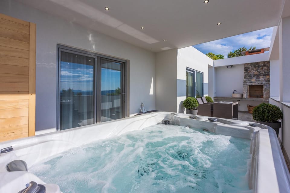 Einzigartige Casita mit Whirlpool, Sauna, Meerblick, Grill, Privatparkplatz House in Crikvenica