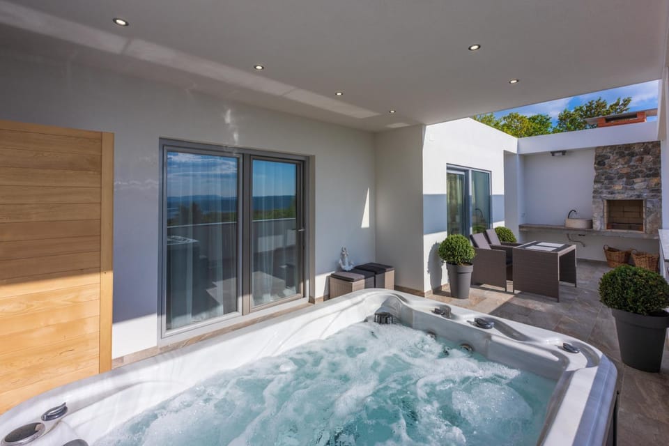 Einzigartige Casita mit Whirlpool, Sauna, Meerblick, Grill, Privatparkplatz House in Crikvenica