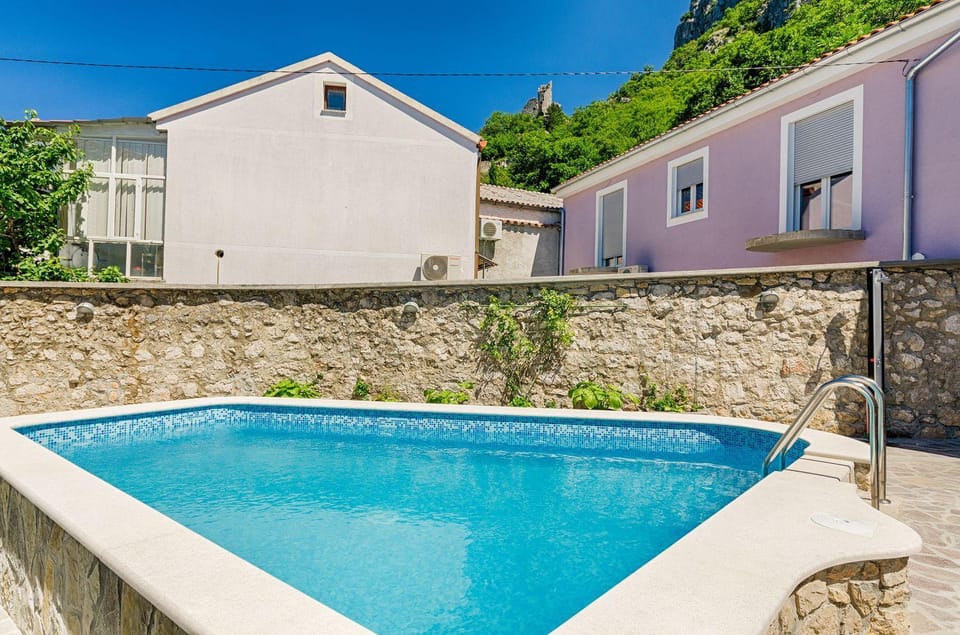 Mediterranes Steinhaus mit grosser Terrasse, Aussendusche, Privatpool, Babybett, Waschmaschine House in Primorje-Gorski Kotar County