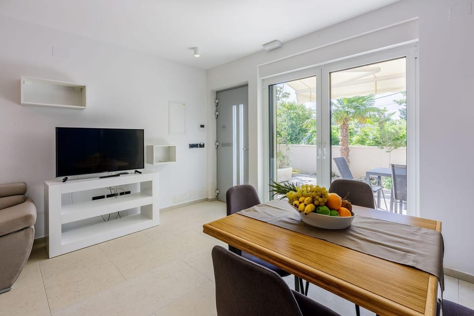 Einzigartiges Apartment nur 500 Meter zum Strand mit Sauna, Gym, Pool, WiFi Apartment in Crikvenica